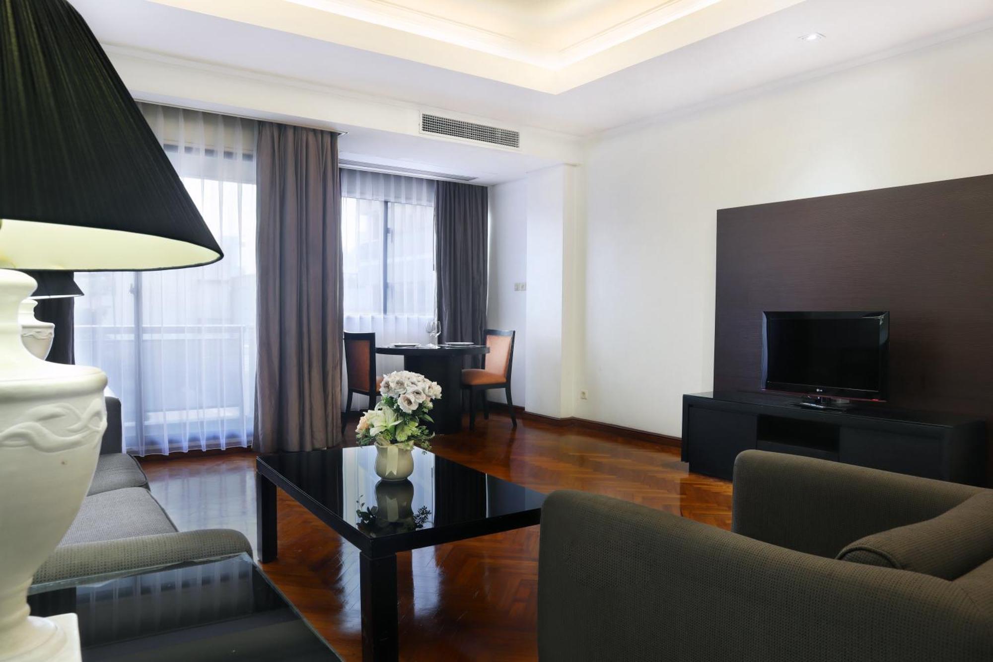 Oakwood Suites Kuningan Jakarta Exterior foto